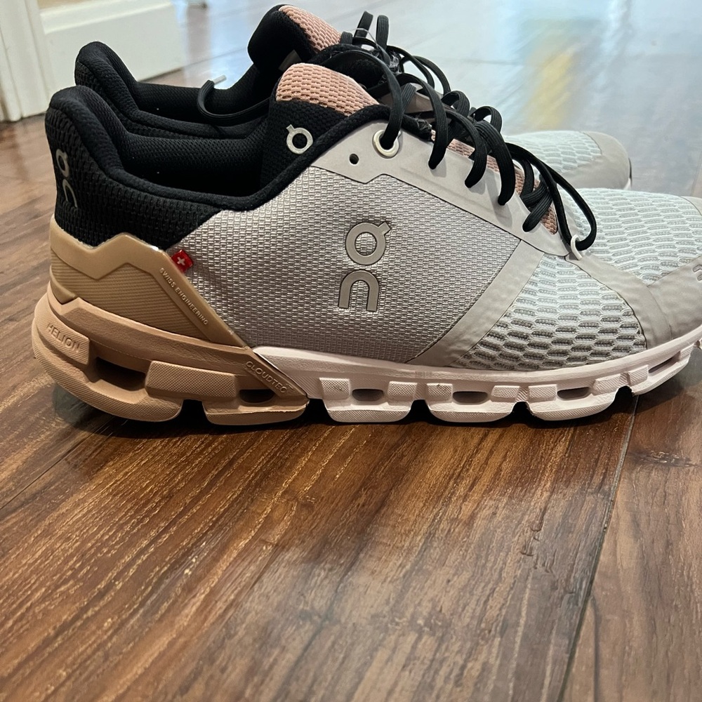 Women’s ON cloud cloud flyer
